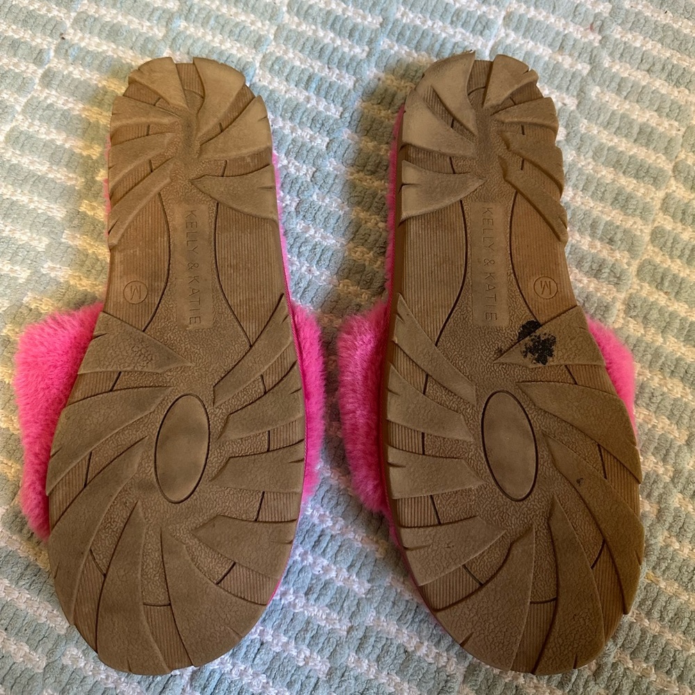 Kelly & Katie hot pink slippers sz:7